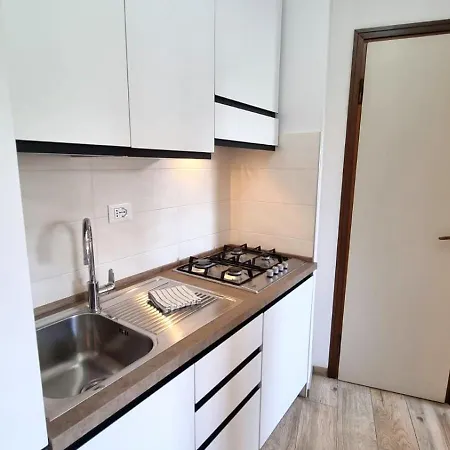 Mary Apartman Peschiera del Garda